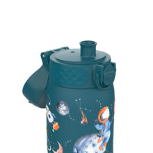 Charger l'image dans la galerie, Ion8 Gourde Isotherme Enfant, Inox, 320ml, Anti-Fuite, Facile à Ouvrir, Verrouillage Sécurisé, Lavable au Lave-Vaisselle, Poignée de Transport, Durable, Acier Inoxydable, Motif 3D Espace