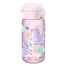 Charger l'image dans la galerie, Ion8 Gourde Enfant, 350ml, Anti-Fuite, Facile à Ouvrir, Verrouillage Sécurisé, Lavable en Lave-Vaisselle, Sans BPA, Poignée de Transport, Facile à Nettoyer, Carbone Neutre, Motif Licornes